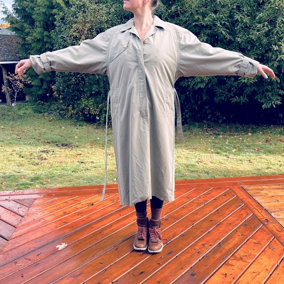 London Fog Women’s Vintage Trench, 16-M, Tan - Picture 7 of 9